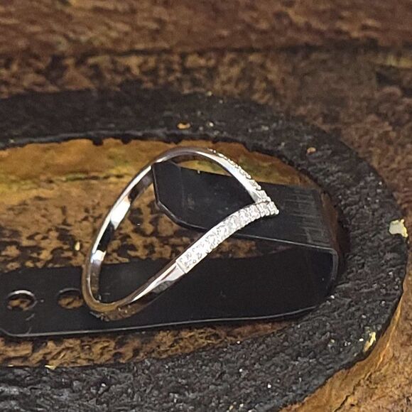 Women's Minimalist Dainty Chevron Promise Ring - Picture 6 of 6